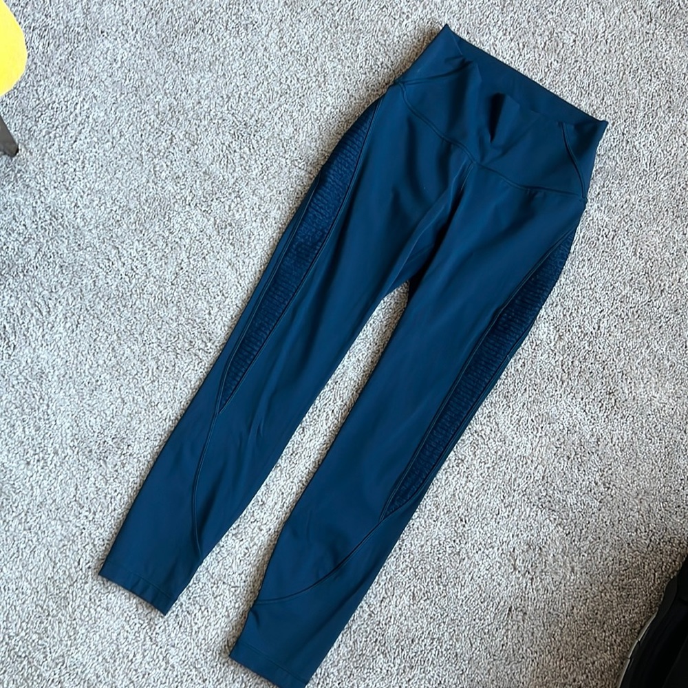 Lululemon size 6 leggings